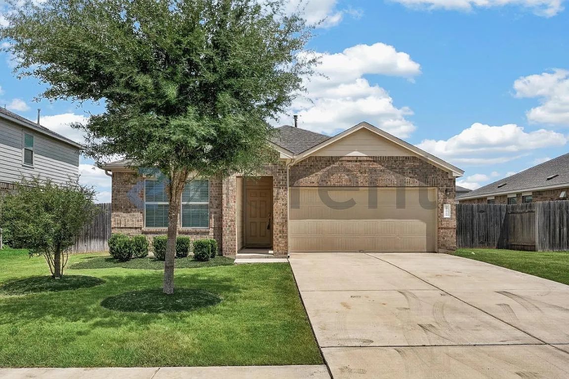 3 bed, 1969 sqft, $1,950 — Photo 2
