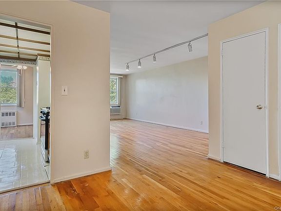 4th image of 76 Dehaven Dr APT 5A