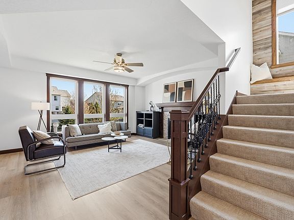 4th image of 1683 Saint George St