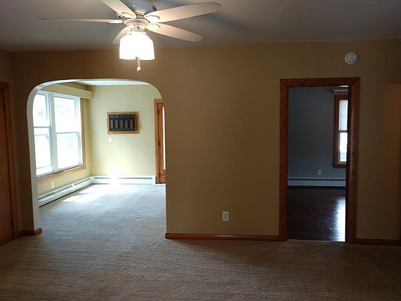 3rd image of 6 Albert St Unit 1