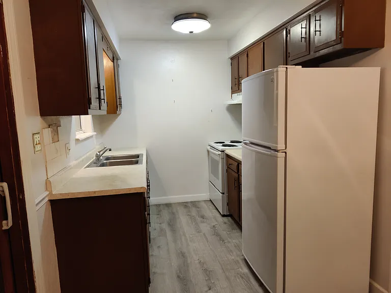1309 W Chestnut St #5 — Photo 4