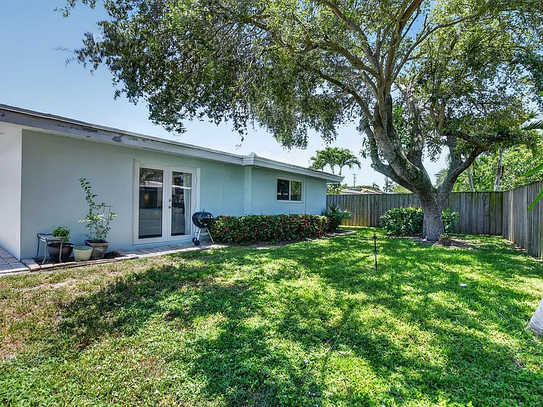 807 SW 3rd St — Photo 46