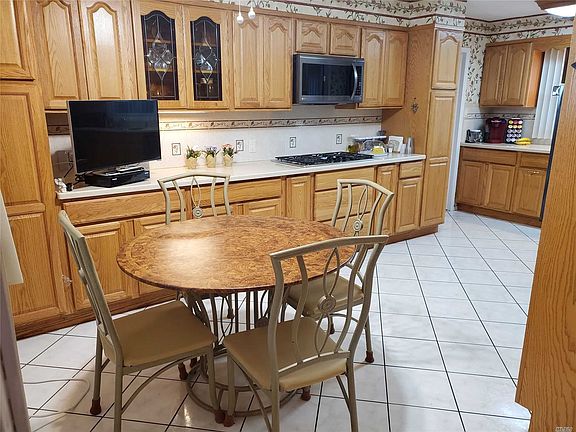 3rd image of 26 Wellsley Ln