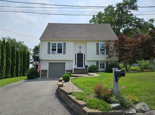 5 Hillcrest Ave, Johnston, RI 02919