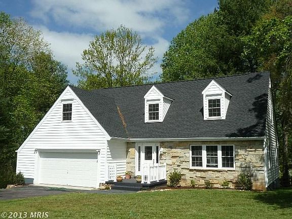 2nd image of 7044 Stafford St
