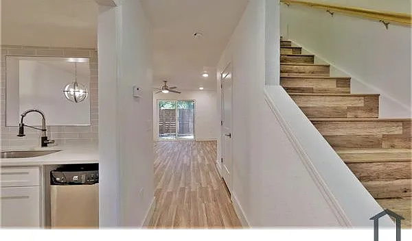 1913 Hearthstone Dr #B — Photo 10