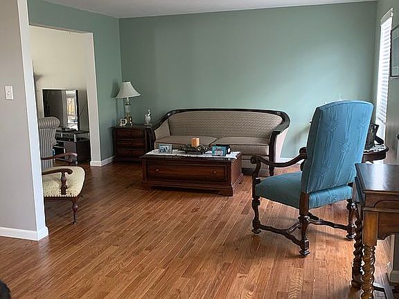 5th image of 5936 Royal Country Dr