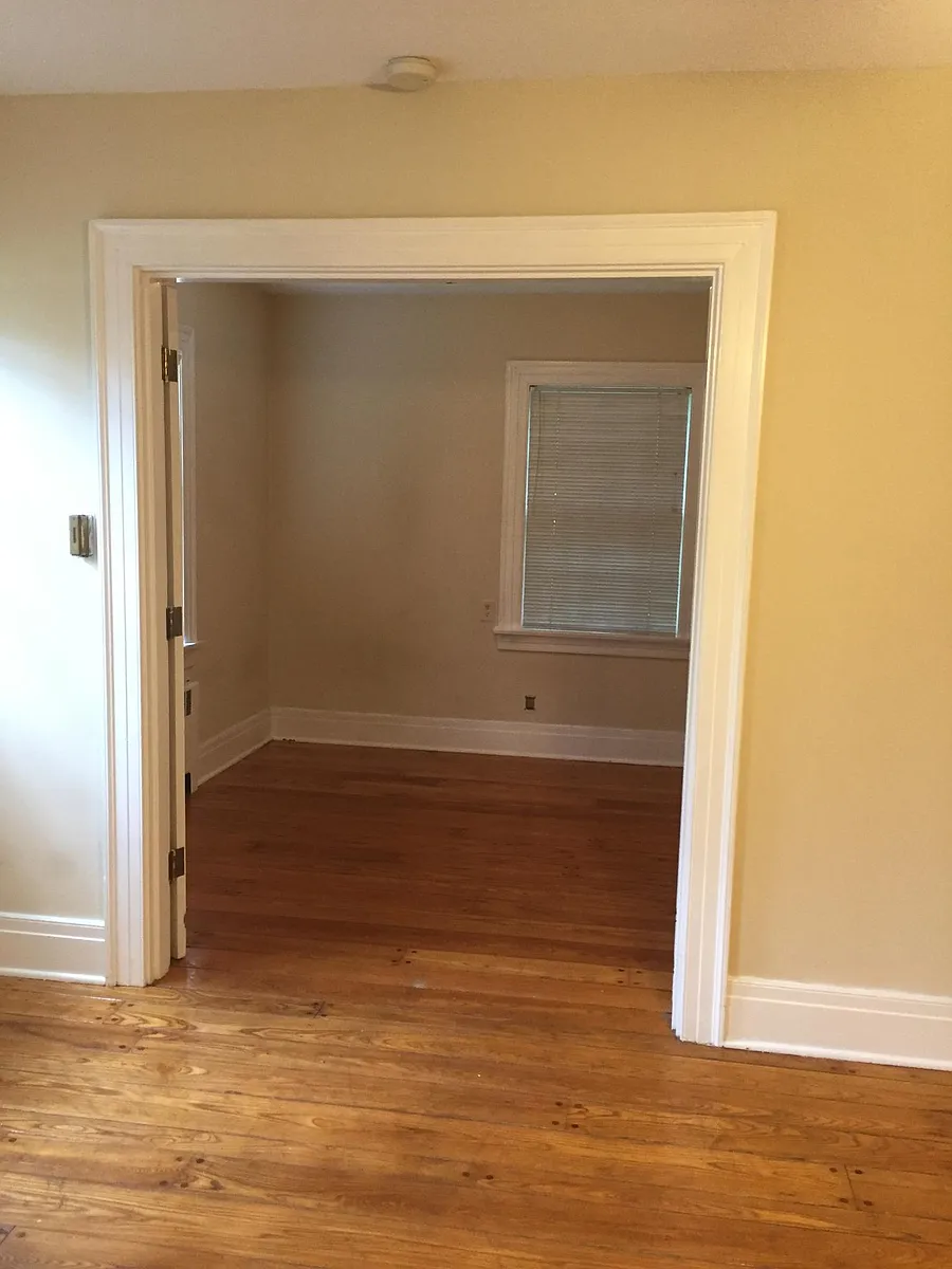 Very large one bedroom with an extra room off of the living room for a den or if you are working from home an office space. - 1603 Nicholasville Rd #4