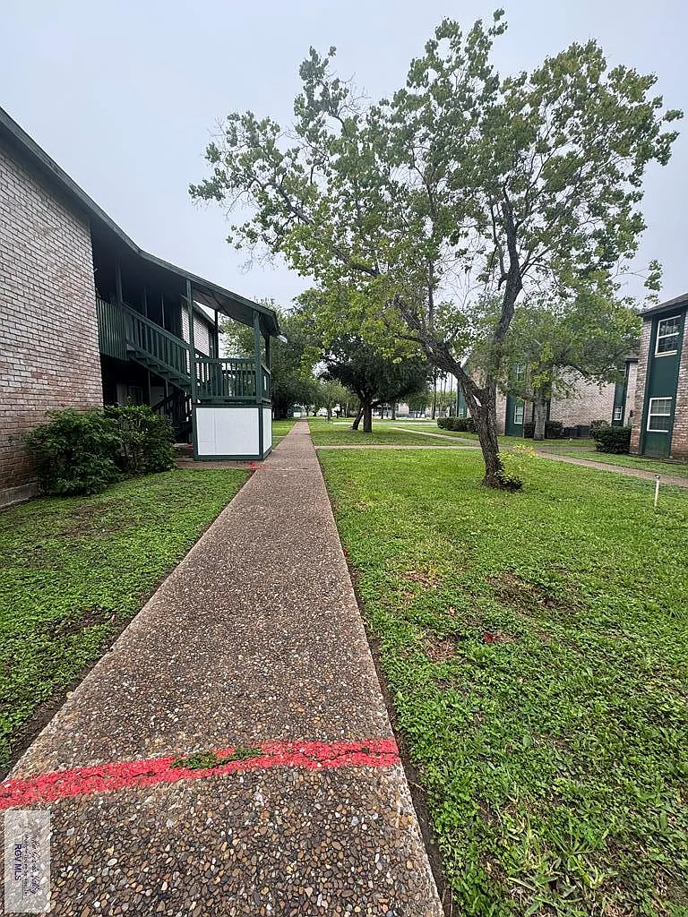 2 bed, 2.0 bath, 1167 sqft, $795 — Photo 2