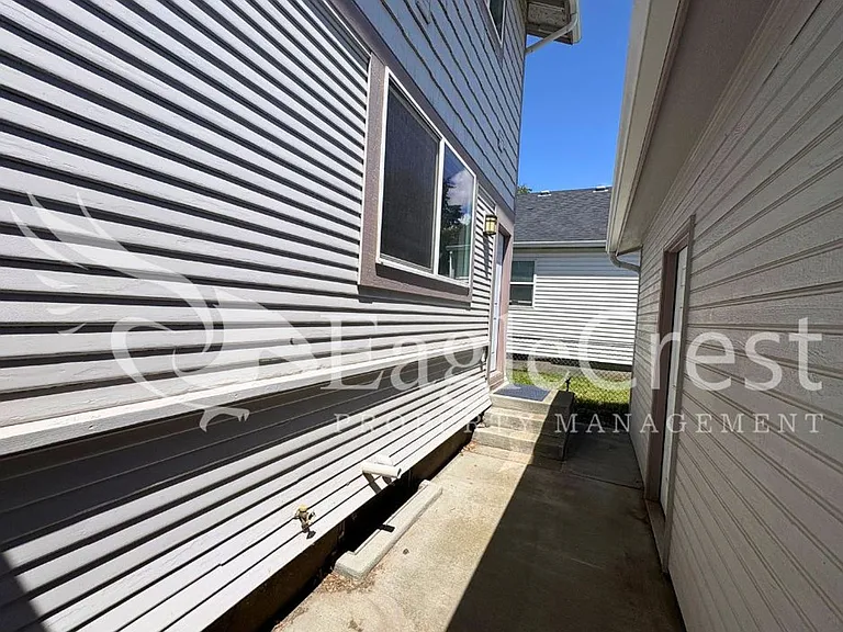 216 N Park St — Photo 12