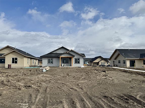 4th image of 808 Rivet Way