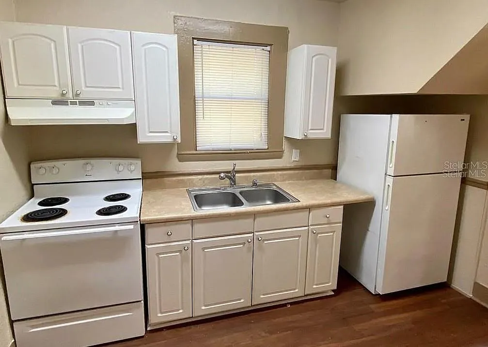 3 bed, 2.0 bath, 1288 sqft, $1,750 — Photo 3