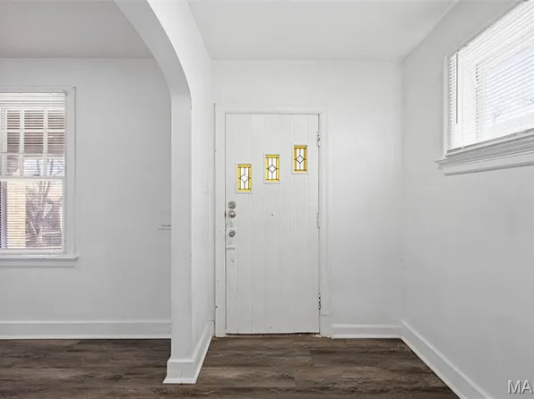 8937 Edna St, Saint Louis, MO 63147