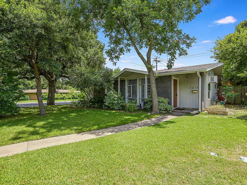 Sweet little house with mid-century stylings.