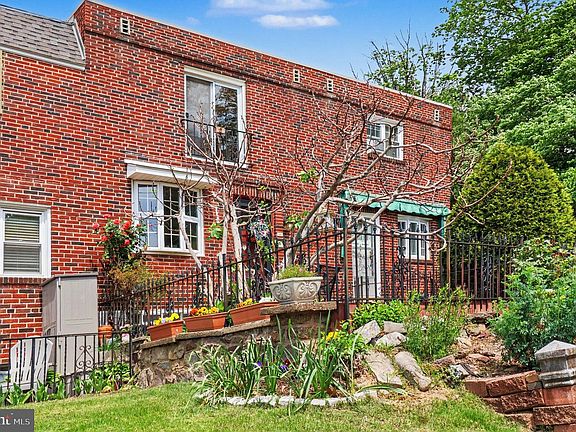 3rd image of 3603 Winona St