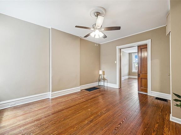 4th image of 4620-4622 Virginia Ave #4