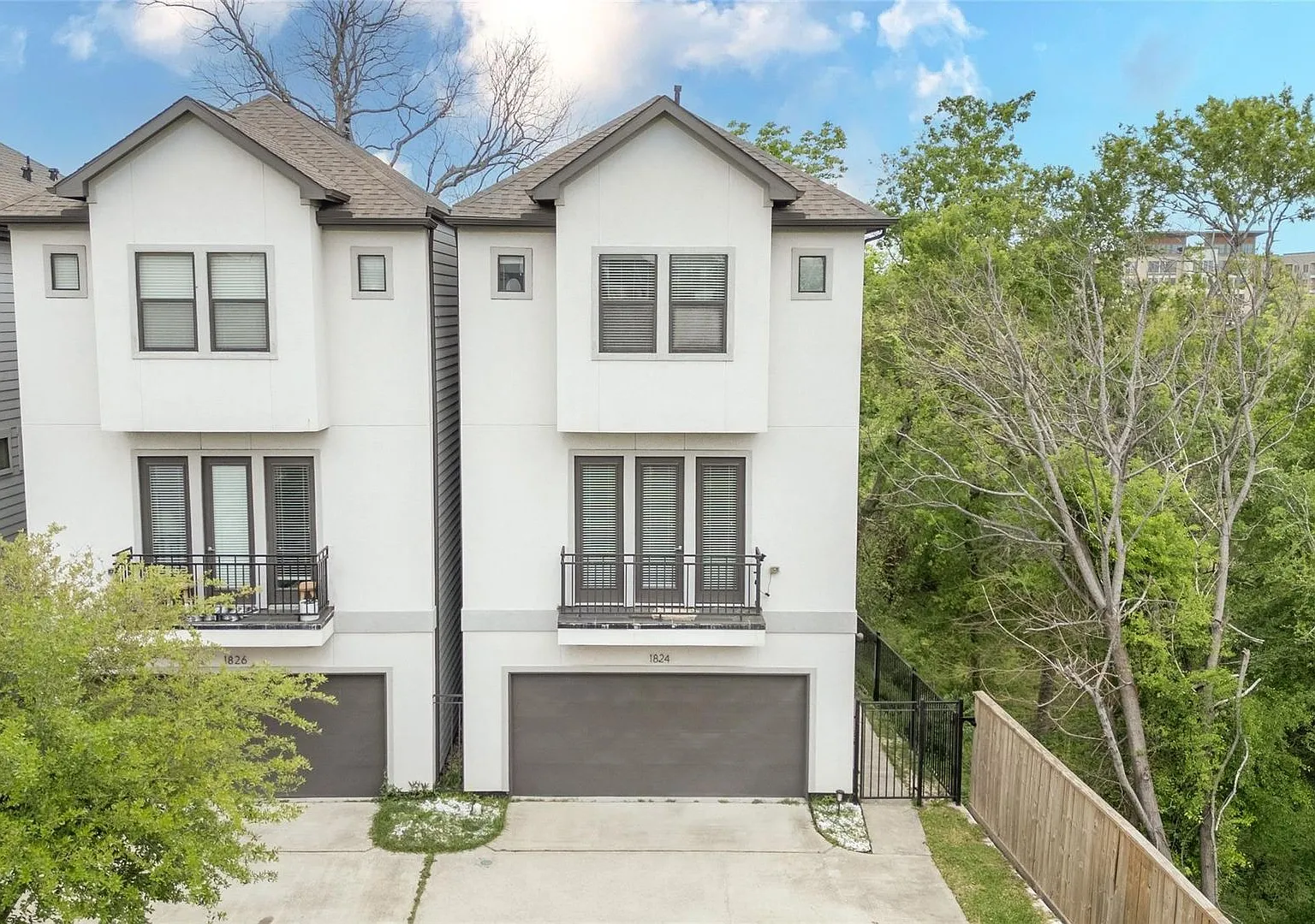 Luxury Freestanding End-Unit in Cottage Grove | High Ceilings, Gourmet Kitchen & Minutes to Downt... — Photo 1