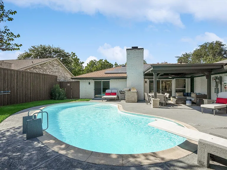 2605 Plateau Dr — Photo 1