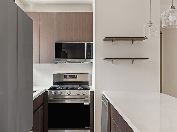 3rd image of 510 7th Ave Floor 1