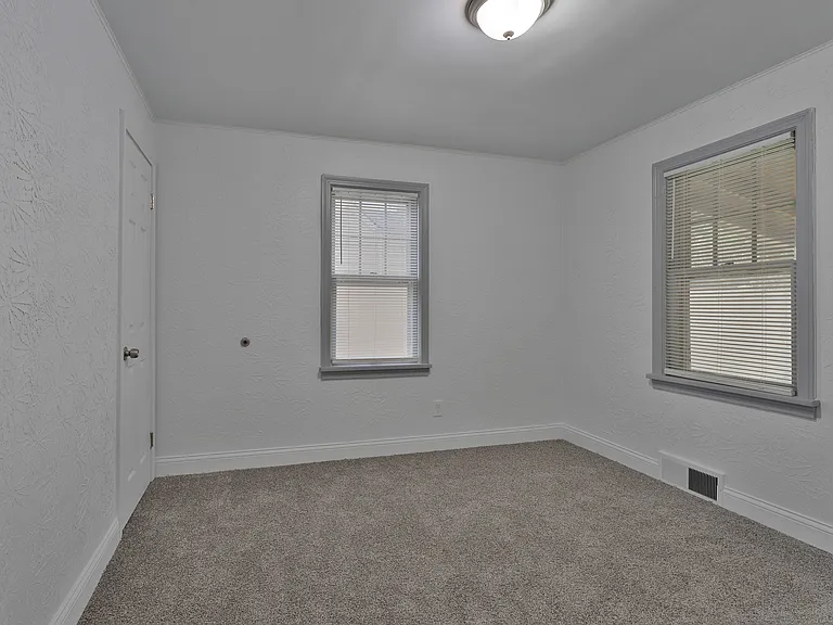 1539 Weston Ave — Photo 20