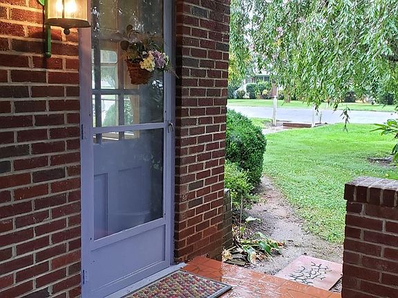 4th image of 1005 Sandusky Dr