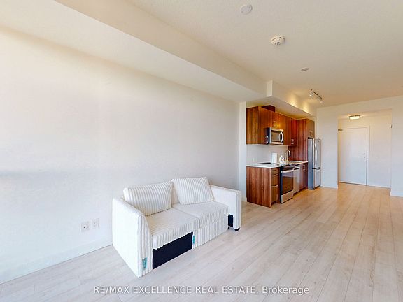 5th image of 681 Yonge St #524