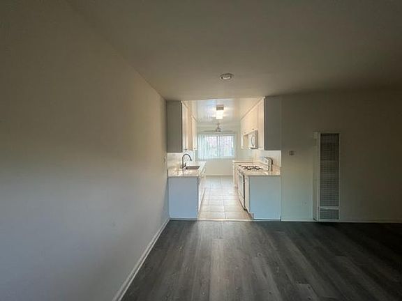 3rd image of 4415 Ventura Canyon Ave #13B