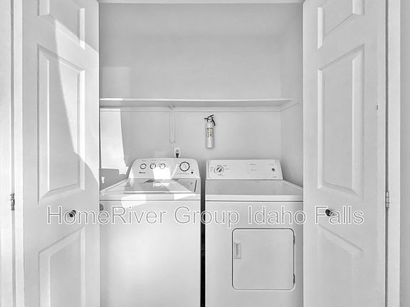 5th image of 2158 Stace St #4