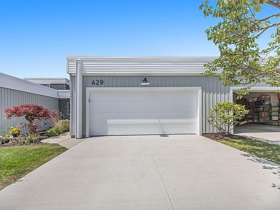 5th image of 429 Sand Dr