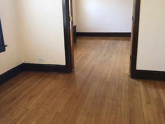 4th image of 2318 W Berwyn Ave APT 2W