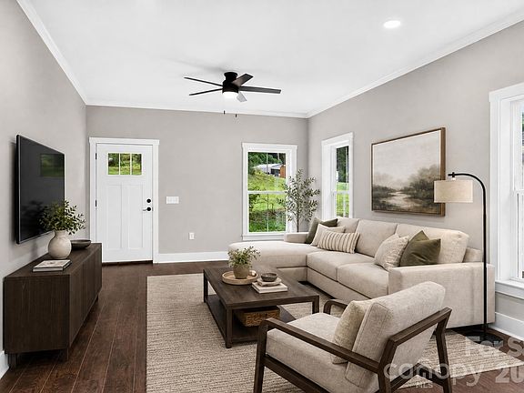 3rd image of 108 Orchard St