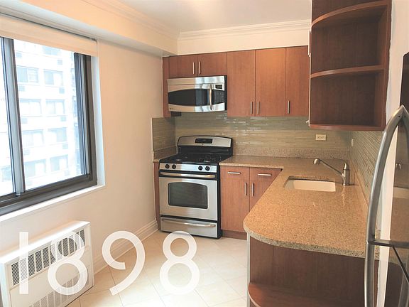 3rd image of 135 W 96th St APT 7H