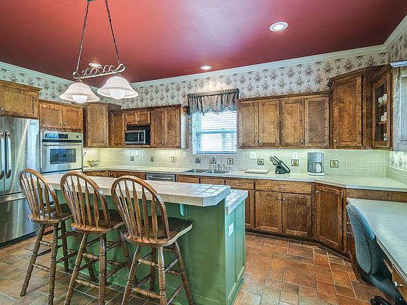 4th image of 12735 Red Oak Dr #2055
