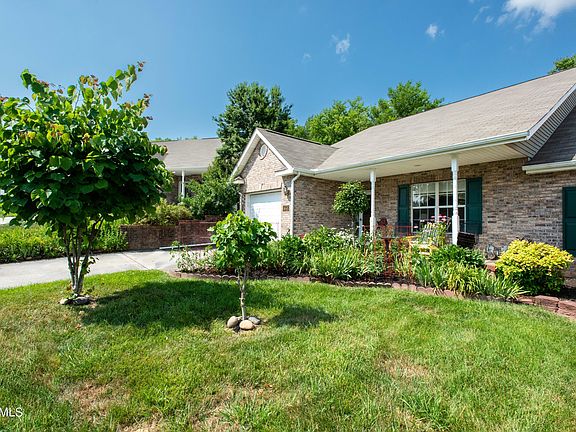3rd image of 1645 Emerald Pointe Ln