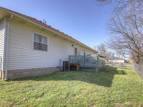 5th image of 1206 Douglas Ct