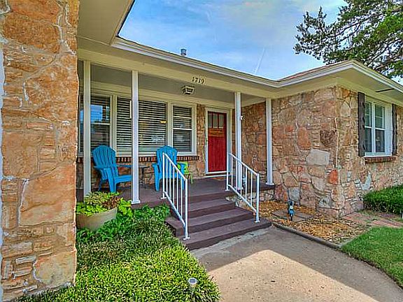 2nd image of 1719 Oxford Way