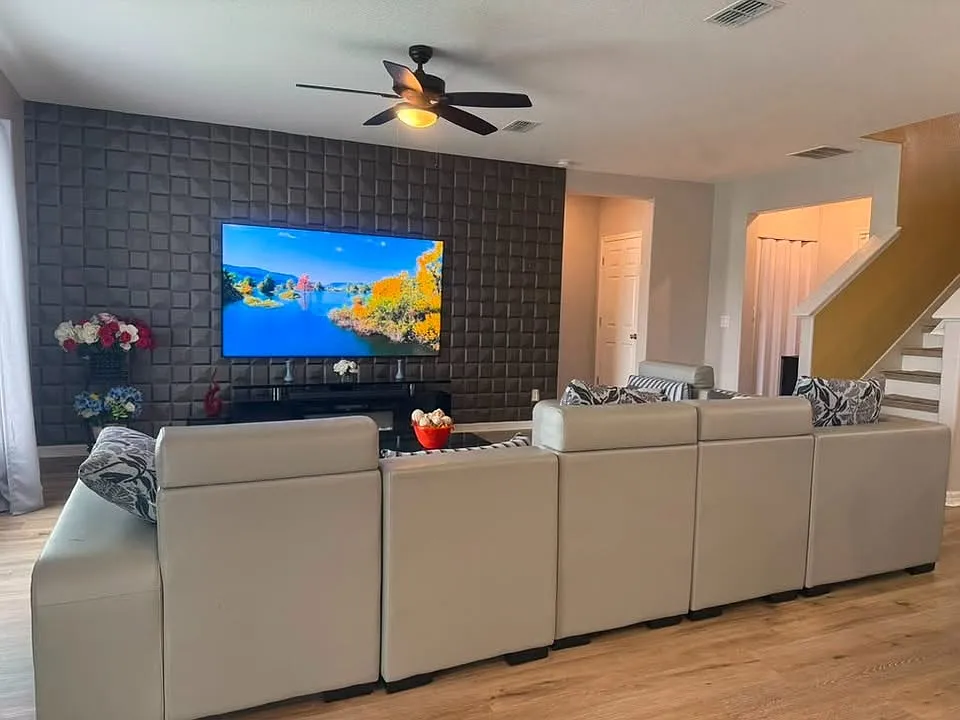 5 bed, 3353 sqft, $895 — Photo 1