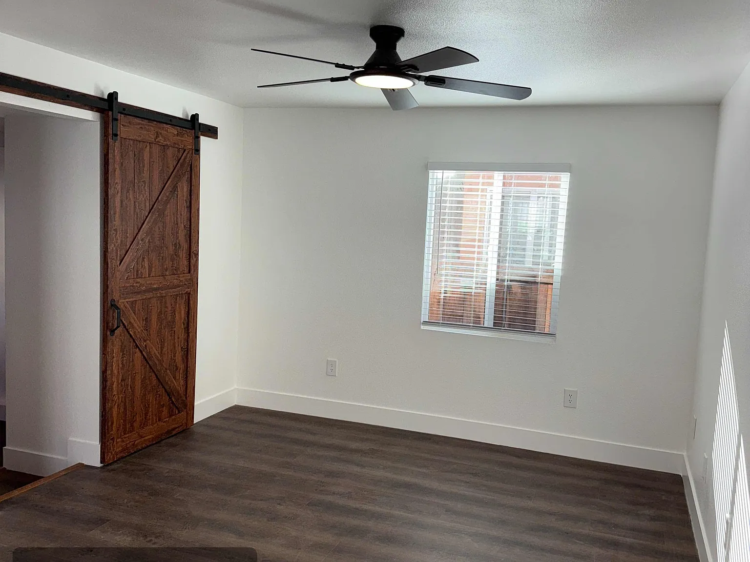 3 bed, 1100 sqft, $3,255 — Photo 4