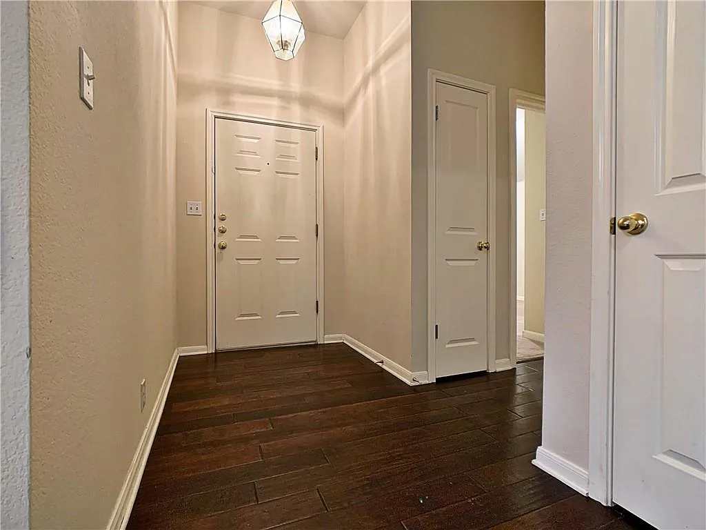 3 bed, 2.0 bath, 1772 sqft, $2,600 — Photo 3
