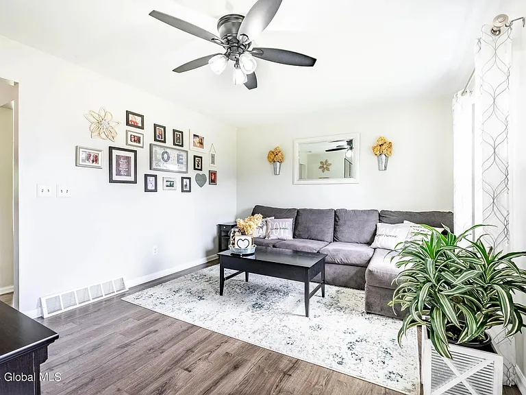 10 Corina Ct — Photo 8