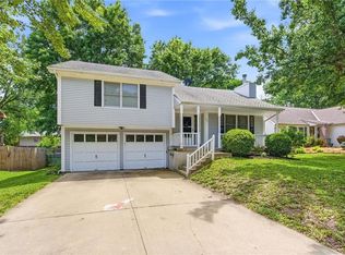 521 Airway Ln, Belton, MO 64012