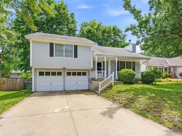 521 Airway Ln, Belton, MO 64012