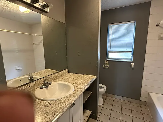 1470 Parkwood St — Photo 13