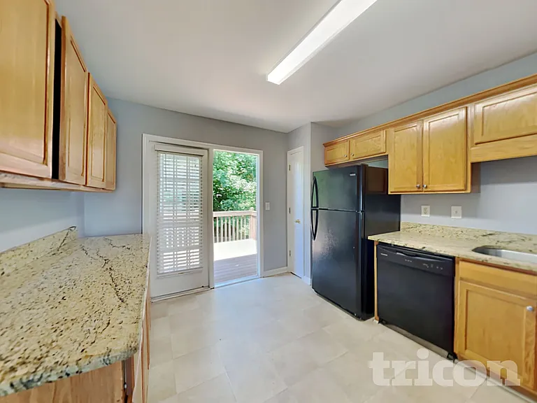 6355 Queensdale Dr — Photo 9