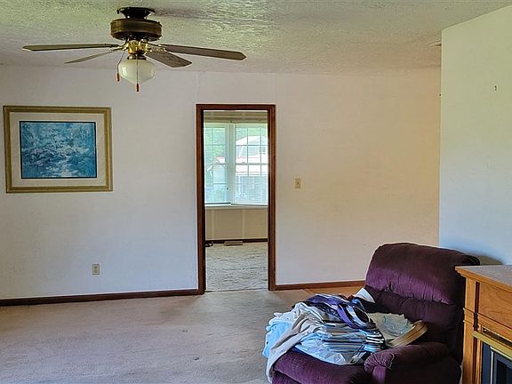 2nd image of 104 Maple Dr
