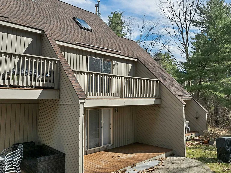 32 Suffolk Ct — Photo 40