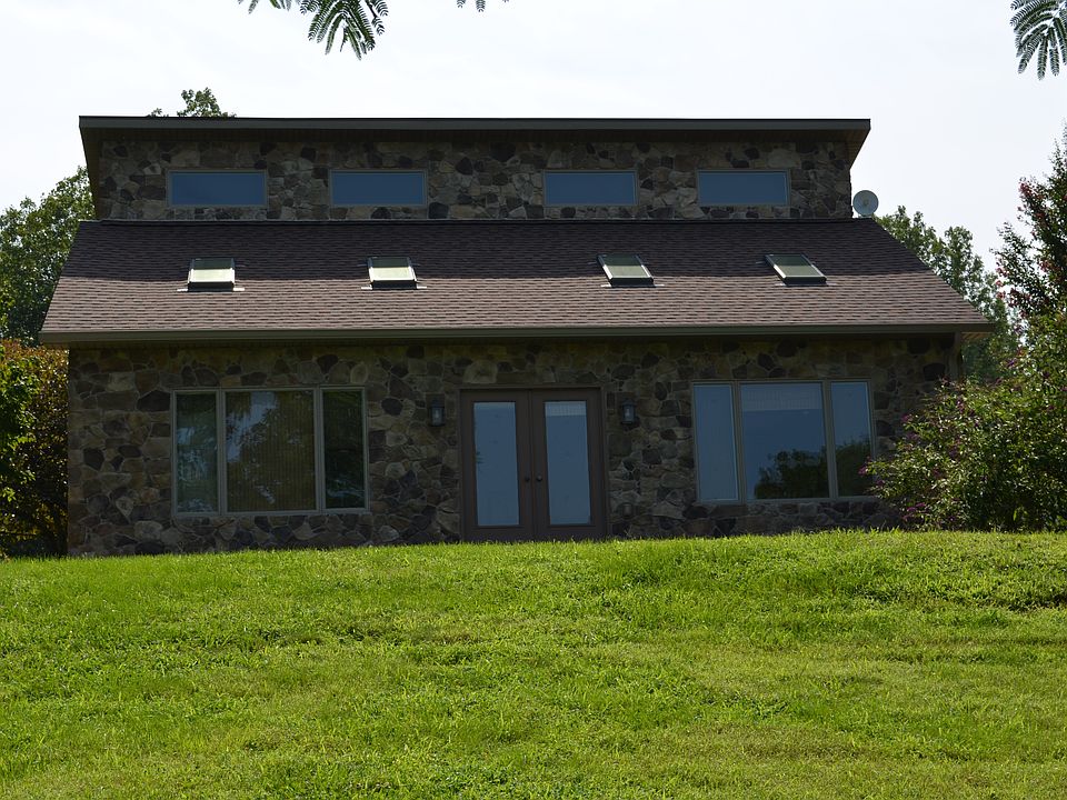 Front of guest house/rental.