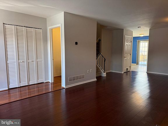 5th image of 617 Coates Ln