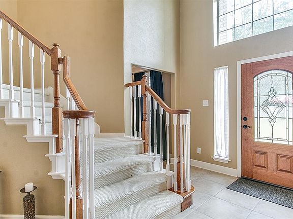 4th image of 1923 Crescent Oak Dr