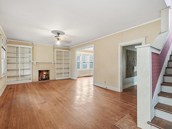 5th image of 129 Thayer St
